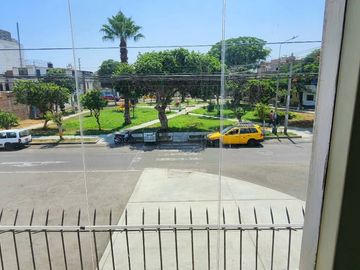 Casa en venta de 6 dormitorios c/ cochera en Trujillo, Perú
