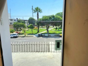 Casa en venta de 6 dormitorios c/ cochera en Trujillo, Perú