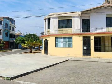 Casa en venta de 6 dormitorios c/ cochera en Trujillo, Perú