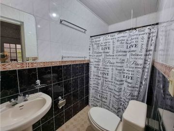 VENDO CASA EN ALTOS DEL MARIA