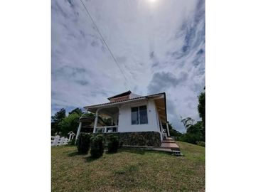 VENDO CASA EN ALTOS DEL MARIA