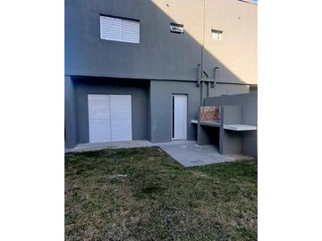 Venta de Casa 3 dormitorios. Barrio cerrado