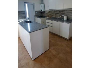 Venta de Casa 3 dormitorios. Barrio cerrado