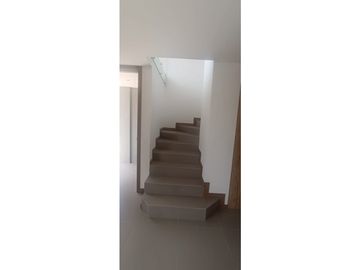 EN VENTA CASA CON 3 HABITACIONES 150 METROS SECTOR LA ARMENIA