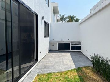 VENTA casa de 3 recamaras en Lomas de Angelopolis I cluster 888