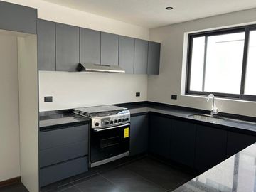 VENTA casa de 3 recamaras en Lomas de Angelopolis I cluster 888