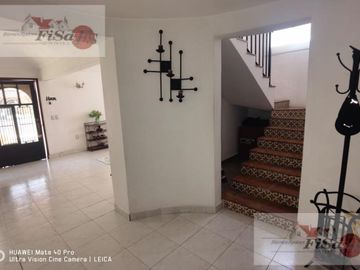 RENTA  CASA AMUEBLADA SAN GIL (PRECIO ES MAS MANTENIMIENTO)