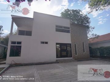 HERMOSA  CASA EN VENTA Y/O RENTA