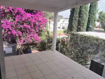 HERMOSA  CASA EN VENTA Y/O RENTA
