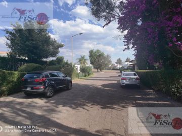 HERMOSA  CASA EN VENTA Y/O RENTA