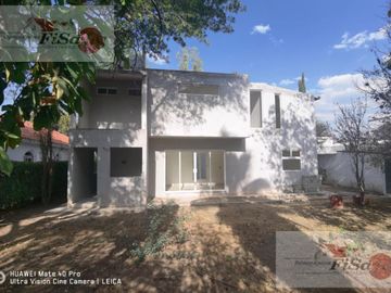 HERMOSA  CASA EN VENTA Y/O RENTA