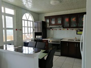 VENTA DE CASA CON 2 LOCALES EN LA COLONIA PARQUES NACIONALES TOLUCA