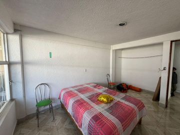 VENTA DE CASA CON 2 LOCALES EN LA COLONIA PARQUES NACIONALES TOLUCA