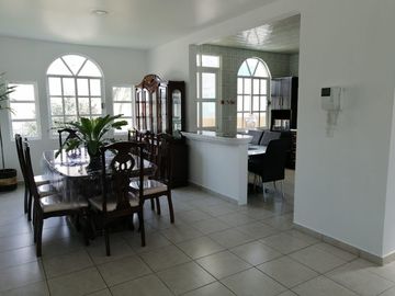 VENTA DE CASA CON 2 LOCALES EN LA COLONIA PARQUES NACIONALES TOLUCA