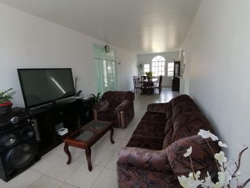 VENTA DE CASA CON 2 LOCALES EN LA COLONIA PARQUES NACIONALES TOLUCA