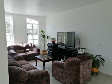 VENTA DE CASA CON 2 LOCALES EN LA COLONIA PARQUES NACIONALES TOLUCA