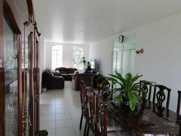 VENTA DE CASA CON 2 LOCALES EN LA COLONIA PARQUES NACIONALES TOLUCA