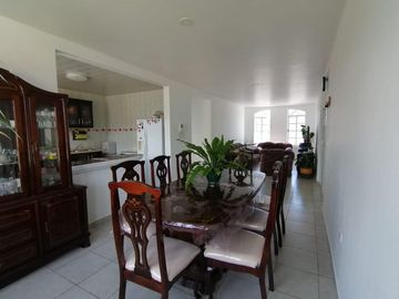 VENTA DE CASA CON 2 LOCALES EN LA COLONIA PARQUES NACIONALES TOLUCA