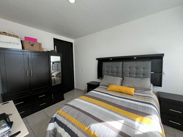 VENTA DE CASA CON 2 LOCALES EN LA COLONIA PARQUES NACIONALES TOLUCA