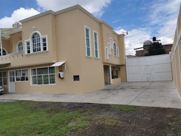VENTA DE CASA CON 2 LOCALES EN LA COLONIA PARQUES NACIONALES TOLUCA