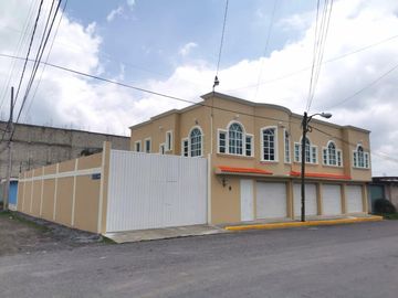 VENTA DE CASA CON 2 LOCALES EN LA COLONIA PARQUES NACIONALES TOLUCA