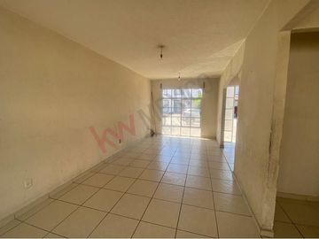 CASA EN VENTA EN HACIENDA LA GLORIA DE 3 RECAMARAS PARA REMODELAR