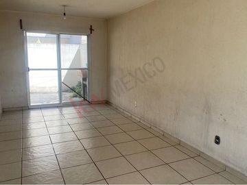 CASA EN VENTA EN HACIENDA LA GLORIA DE 3 RECAMARAS PARA REMODELAR