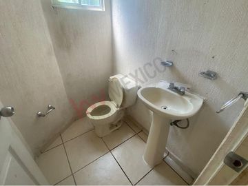 CASA EN VENTA EN HACIENDA LA GLORIA DE 3 RECAMARAS PARA REMODELAR