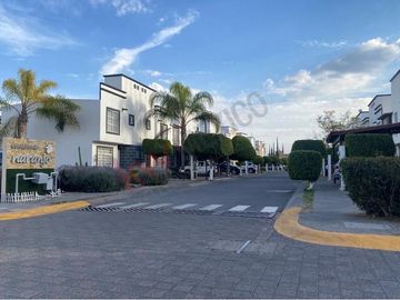 CASA EN VENTA EN HACIENDA LA GLORIA DE 3 RECAMARAS PARA REMODELAR