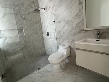 Venta Residencia en privada con amenidades Yucatán Country Club
