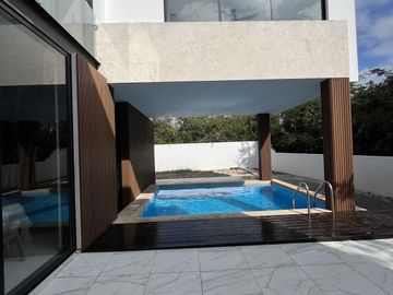 Venta Residencia en privada con amenidades Yucatán Country Club