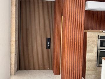 Venta Residencia en privada con amenidades Yucatán Country Club