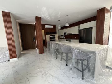 Venta Residencia en privada con amenidades Yucatán Country Club