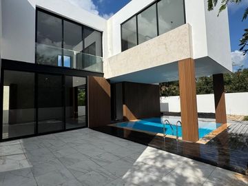 Venta Residencia en privada con amenidades Yucatán Country Club
