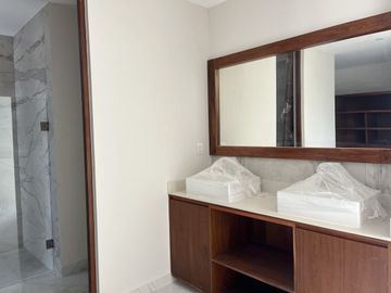 Venta Residencia en privada con amenidades Yucatán Country Club