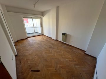 Departamento en venta en el Centro de Rosario. Maipu 1200.