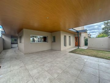 Casa 2 dormitorios en Fisherton, barrio Greenes.