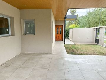 Casa 2 dormitorios en Fisherton, barrio Greenes.