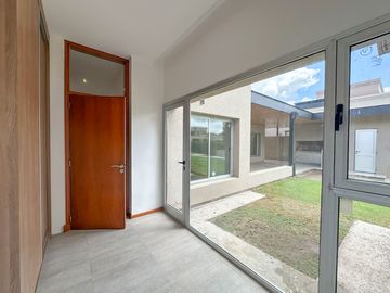 Casa 2 dormitorios en Fisherton, barrio Greenes.