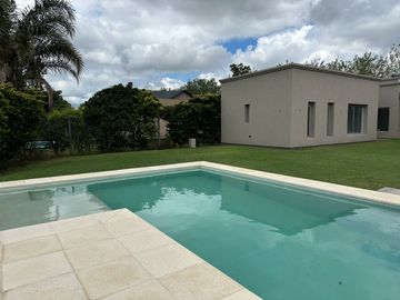 Casa 2 dormitorios en Fisherton, barrio Greenes.