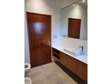Casa 2 dormitorios en Fisherton, barrio Greenes.