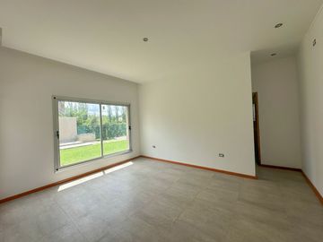 Casa 2 dormitorios en Fisherton, barrio Greenes.