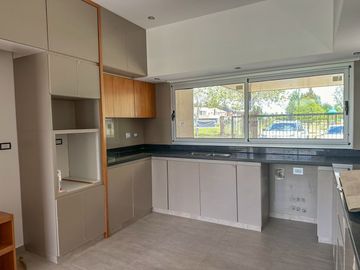 Casa 2 dormitorios en Fisherton, barrio Greenes.