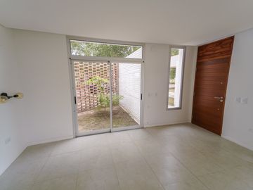 Casa en venta a estrenar en Barrio Cerrado Pinares del Sur!