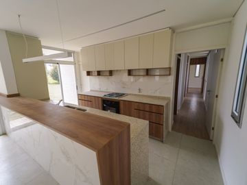Casa en venta a estrenar en Barrio Cerrado Pinares del Sur!