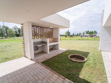 Casa en venta a estrenar en Barrio Cerrado Pinares del Sur!