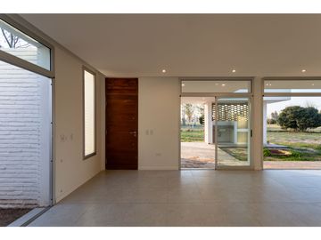 Casa en venta a estrenar en Barrio Cerrado Pinares del Sur!
