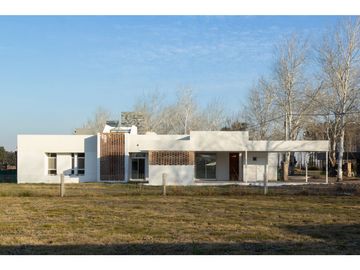 Casa en venta a estrenar en Barrio Cerrado Pinares del Sur!