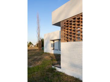 Casa en venta a estrenar en Barrio Cerrado Pinares del Sur!