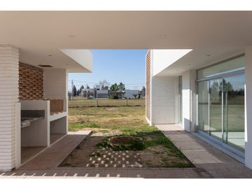 Casa en venta a estrenar en Barrio Cerrado Pinares del Sur!
